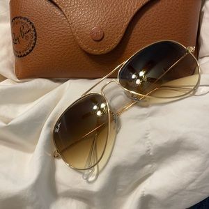 Raybans aviator . Brown and gold